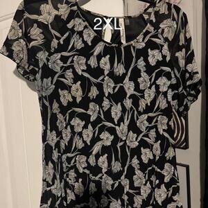 Floral Black and White Women's Top - Size 2XL